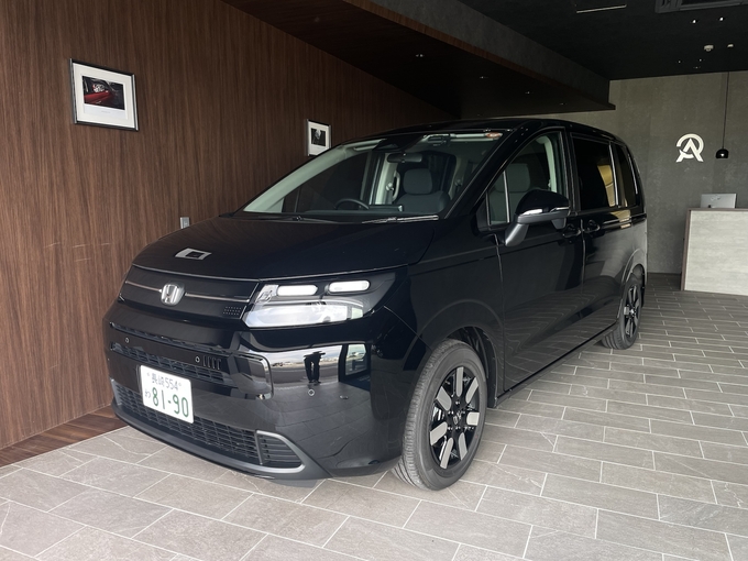 HONDA 新型FREED AIR(クリスタルブラックパール)画像