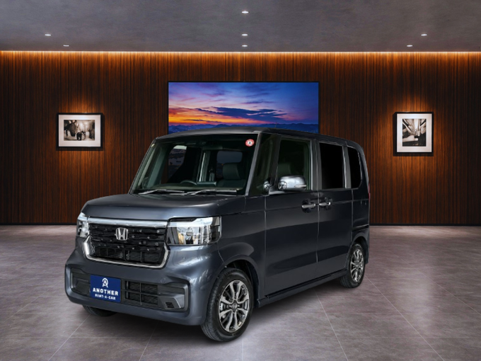 HONDA N-BOXカスタム（メテオロイドグレーメタリック）画像